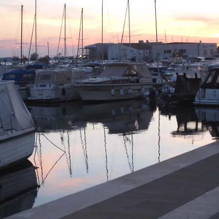 In - Riviera 17889 Апартаменти