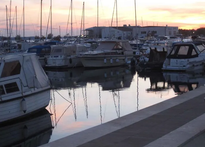 In - Riviera 17889 Apartment